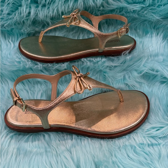 MICHAEL Michael Kors Nori Metallic Leather T-Strap Sandals. Gold. New - Picture 3 of 9